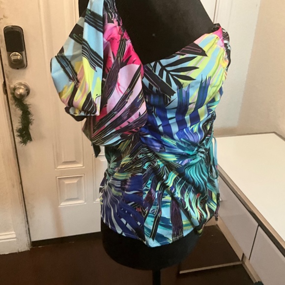 NWT BEBE SEXY STRAPLESS TROPICAL SATIN TOP  w/ DROP SLEEVES😍😍😍😍😍😍 - Picture 3 of 14